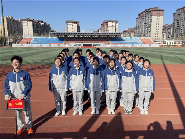 1 操场合影图 .jpg