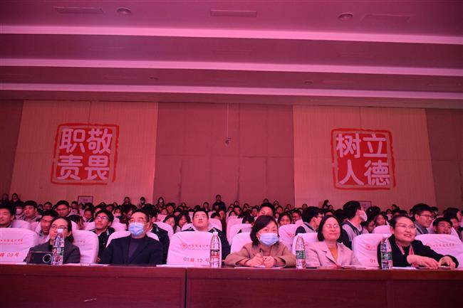 评委席.png 评委席.png