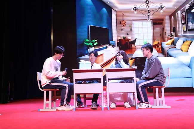 《范进中举》现代版.JPG 《范进中举》现代版.JPG