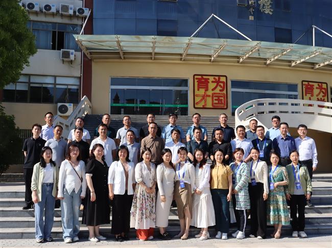 09合影.jpg 09合影.jpg