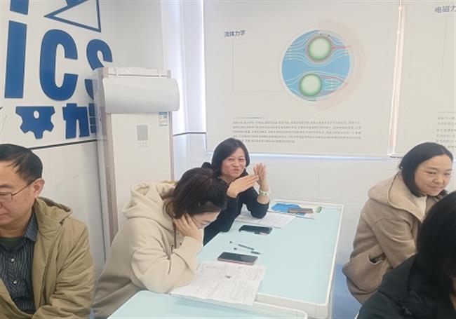 李晓民老师评课.jpg 李晓民老师评课.jpg